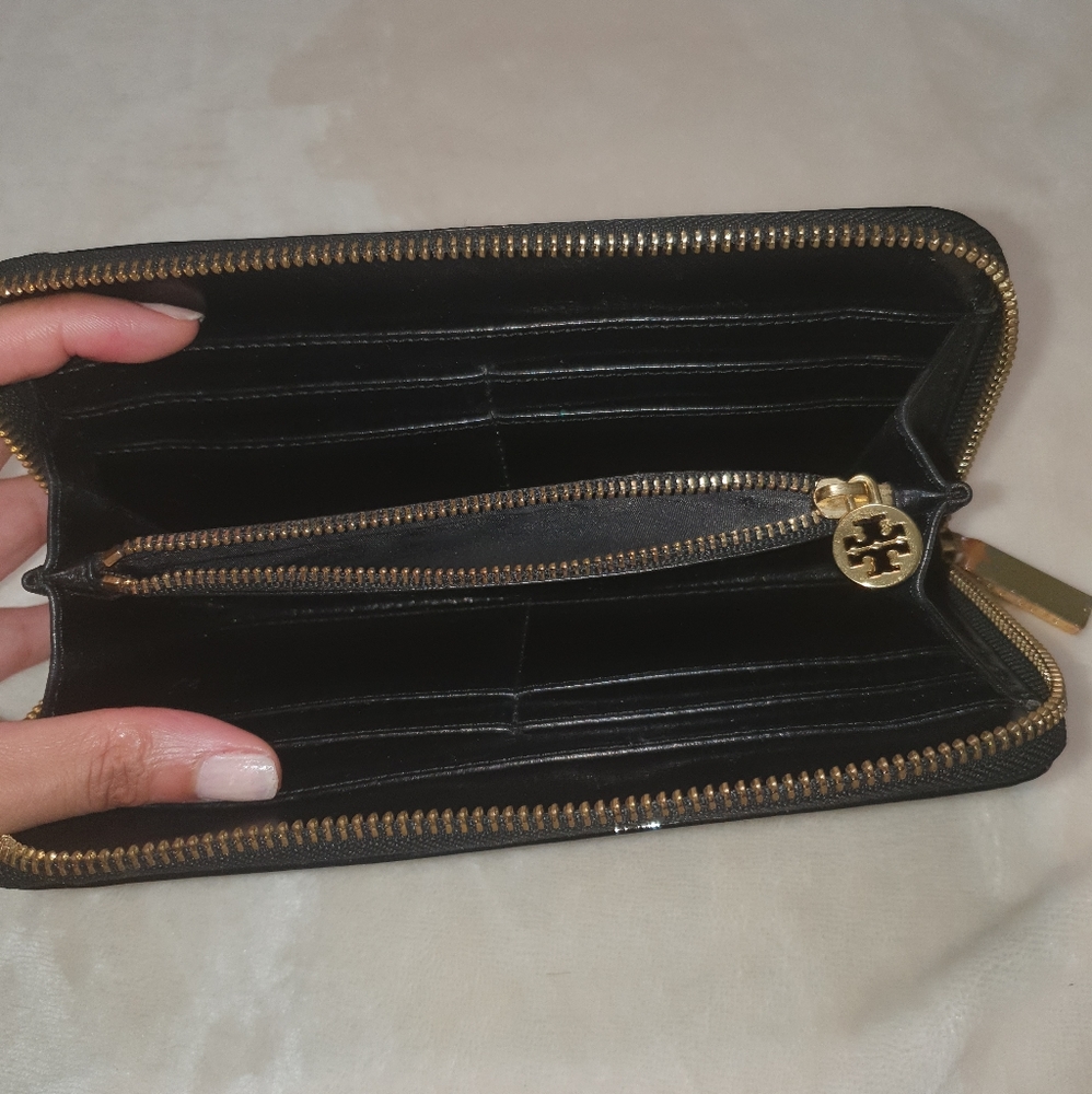 Tory Burch Black Patent leather Wallet - Picture 2 of 4